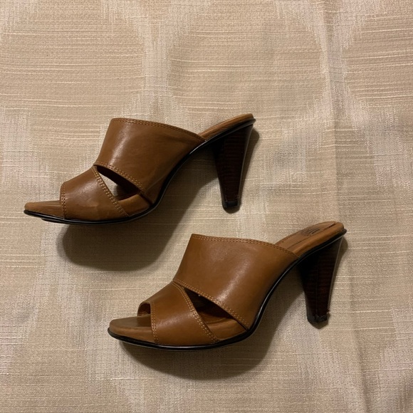 Sofft dark tan leather sandals, size 6, 3.25” heel - Picture 9 of 15